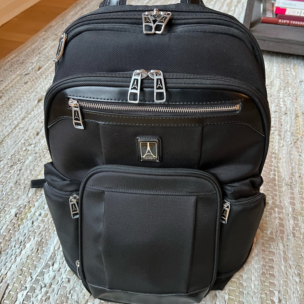 Else Black Backpack with Structured Design and Adjustable Straps